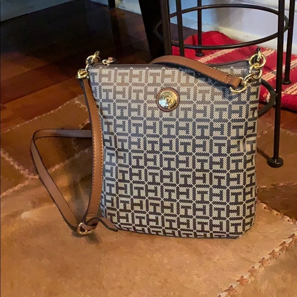 Tommy Hilfiger Handbags - Hilfiger Crossbody Xbody